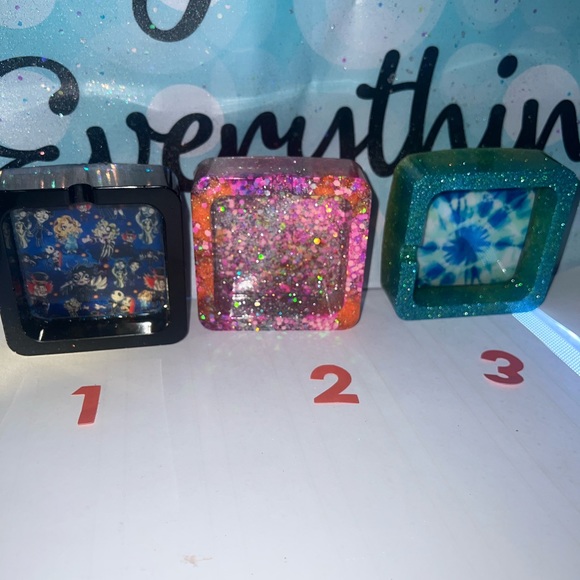 Ashtrays - Picture 3 of 11